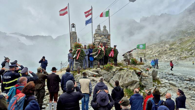 PASSO PARADISO, TRECENTO PERSONE PER LA 49ª FESTA DELLA FRATELLANZA: UN APPELLO DI PACE DAL PRESENA