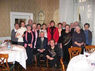 Aiuto e solidarietà: le parole chiave per una vita felice Aiuto e solidarietà: le parole chiave per una vita felice