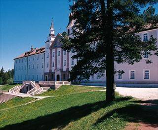 Santuari e pellegrinaggi dei ladini e delle genti mochene e cimbre Santuari e pellegrinaggi dei ladini e delle genti mochene e cimbre
