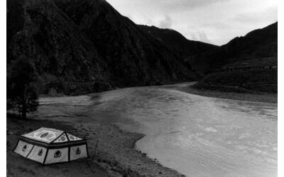 Immagine: 4033 Giuseppe Ripa Tenda Nomade sul fiume Yangtze - Tibet 2000