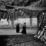 Immagine: 9-4019 Giuseppe Ripa - pellegrini compiono la circoambulazione rituale - Kora - Tibet- 2000