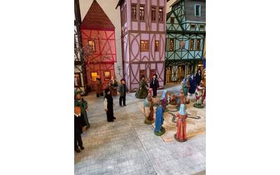 Immagine: angolo della piazza