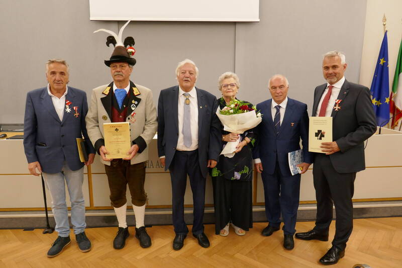 CROCE NERA D'AUSTRIA A 12 TRENTINI