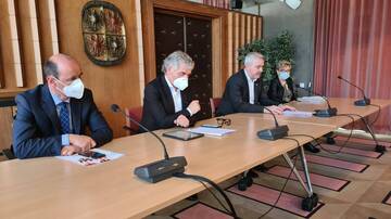 REGIONE: UNA NUOVA LEGGE PER ASSUMERE I SEGRETARI COMUNALI REGIONE: UNA NUOVA LEGGE PER ASSUMERE I SEGRETARI COMUNALI