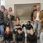 Immagine: foto di gruppo con gli studenti dopo la visita guidata