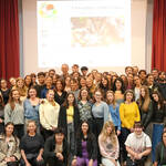 Immagine: giovani con Tania Cagnotto