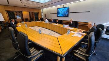 LEONARDI: L’INTEGRAZIONE EUROPEA PARTE DAI BANCHI DI SCUOLA LEONARDI: L’INTEGRAZIONE EUROPEA PARTE DAI BANCHI DI SCUOLA