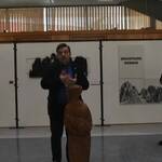 Immagine: Il curatore dott. Giuseppe Tasin con gli artisti