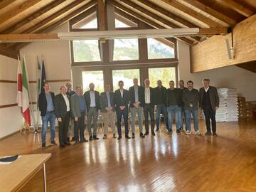 REGIONE E LIA DI COMUNS LADINS: NUOVE STRATEGIE PER RAFFORZARE LA TUTELA DELLA MINORANZA LADINA REGIONE E LIA DI COMUNS LADINS: NUOVE STRATEGIE PER RAFFORZARE LA TUTELA DELLA MINORANZA LADINA