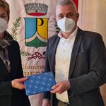 Immagine: L'assessore Lorenzo Ossanna con il sindaco di Predaia Giuliana Cova