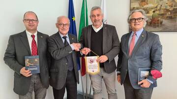 UN VOLUME SUI SINDACI PROTAGONISTI DELL’AUTONOMIA TRENTINA UN VOLUME SUI SINDACI PROTAGONISTI DELL’AUTONOMIA TRENTINA