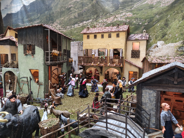 Immagine: La piazza del borgo