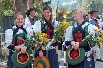 ISTITUITA UNA BORSA DI STUDIO PER LA RICERCA SUL LADINO DOLOMITICO ISTITUITA UNA BORSA DI STUDIO PER LA RICERCA SUL LADINO DOLOMITICO