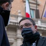 Immagine: Maurizio Fugatti davanti a Montecitorio