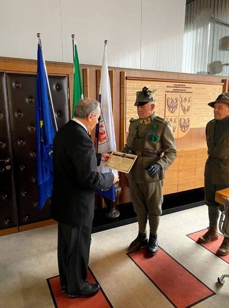 CONSEGNATE LE ONORIFICENZE AI VOLONTARI DELLA COOPERAZIONE ITALO-AUSTRIACA
