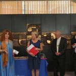 Immagine: Patrizia Daidone di Poste Italiane con Eccher, L'arcivescovio Bressan e Tasin