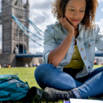 Immagine: studentessa all'estero