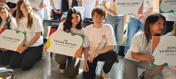 EDUCAZIONE CIVICA SENZA BARRIERE: TORNA 'SCHOOLS BEYOND REGIONS AND BORDERS' EDUCAZIONE CIVICA SENZA BARRIERE: TORNA 'SCHOOLS BEYOND REGIONS AND BORDERS'